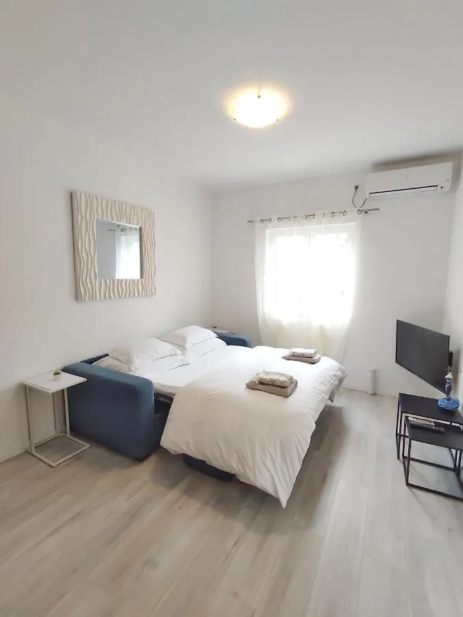 Apartments D&A زادار 0*,
