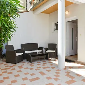 Mandic With Parking Apartment